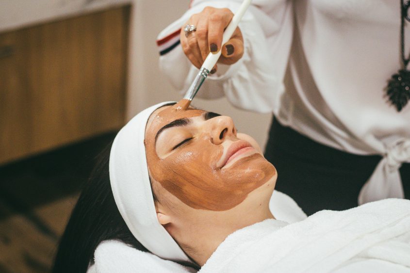 I dag her på bloggen skal vi tale om Fenol peeling. Det er noget som er rigtig godt for huden. Derfor håber jeg, at I alle sammen vil læse med herinde og lære mere